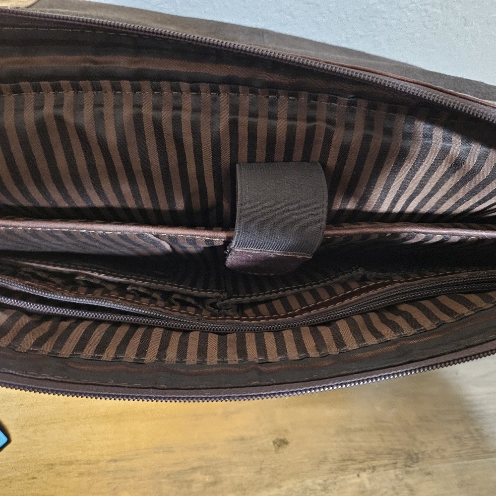 Jack George Leather Computer Crossbody - Picture 4 of 4
